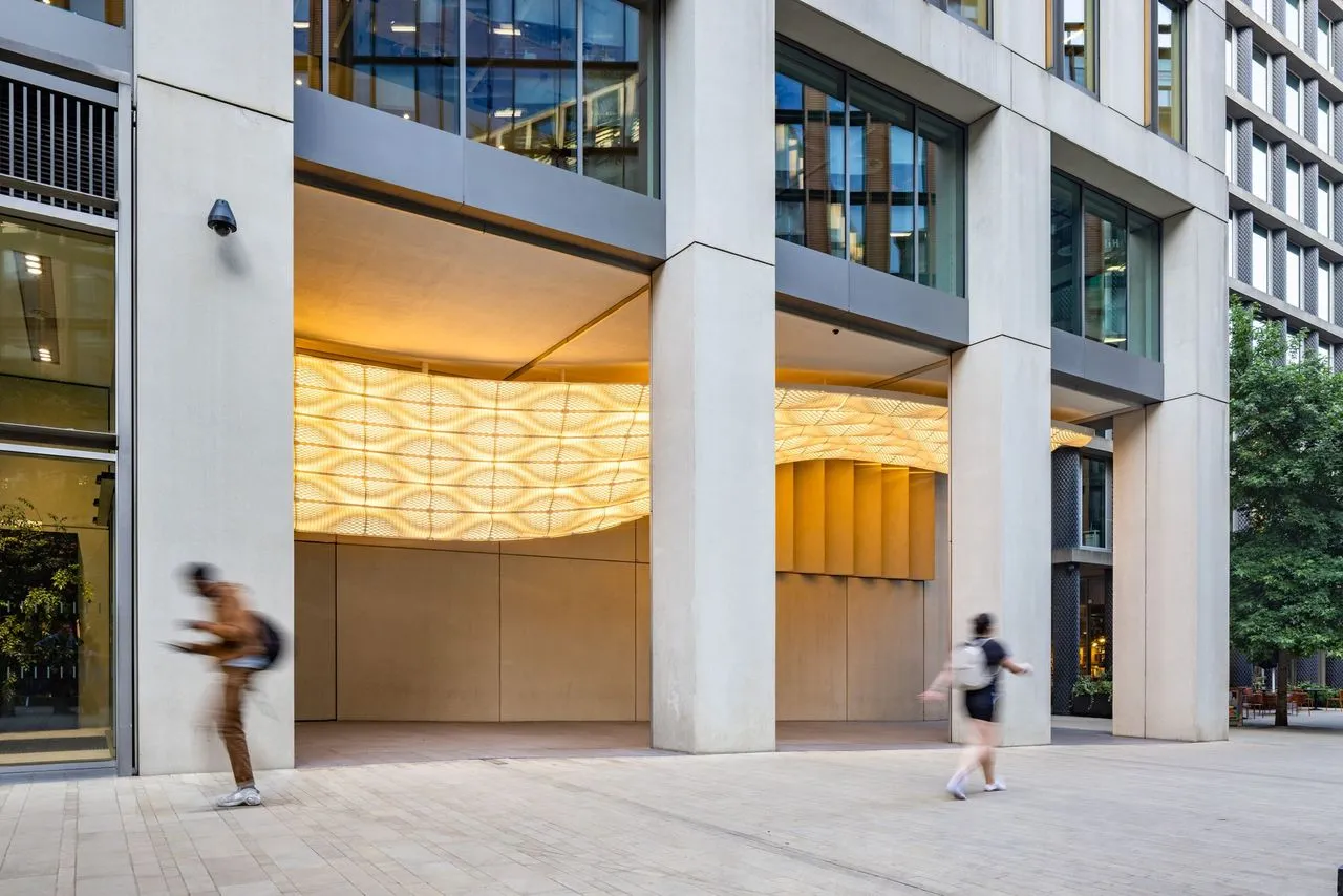 Mamou-Mani’s 3D-Printed RIVA Sculpture at King’s Cross 9 RIVA Installation at King’s Cross by Mamou-Mani Architects