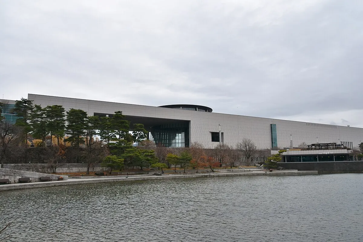 Top 10 Largest Museums in the World 8 Top 10 Largest Museums in the World