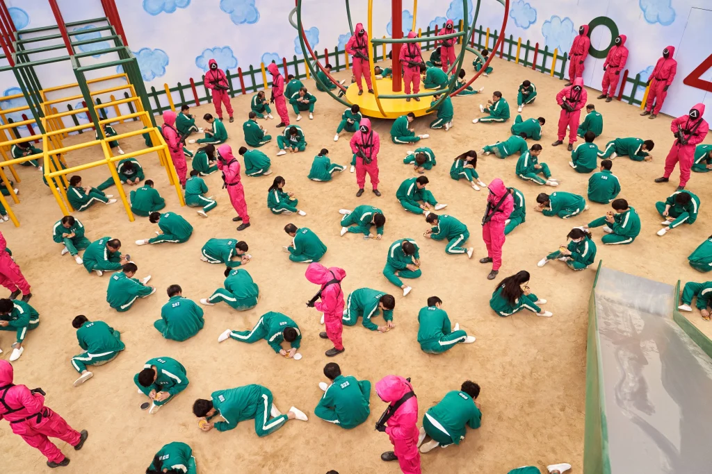 La Muralla Roja to M.C. Escher: Architectural Inspirations in Squid Game 6 La Muralla Roja to M.C. Escher: Architectural Inspirations in Squid Game
