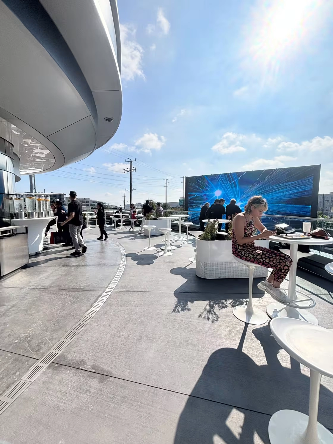Tesla Opens First Diner Drive-In with Superchargers, Robot Servers, and Retro Design 9 Tesla Opens First Diner Drive-In with Superchargers, Robot Servers, and Retro Design