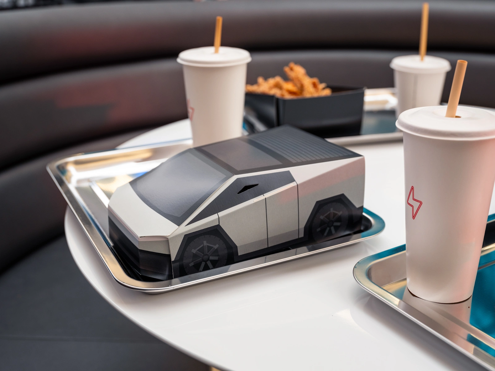 Tesla Opens First Diner Drive-In with Superchargers, Robot Servers, and Retro Design 5 Tesla Opens First Diner Drive-In with Superchargers, Robot Servers, and Retro Design