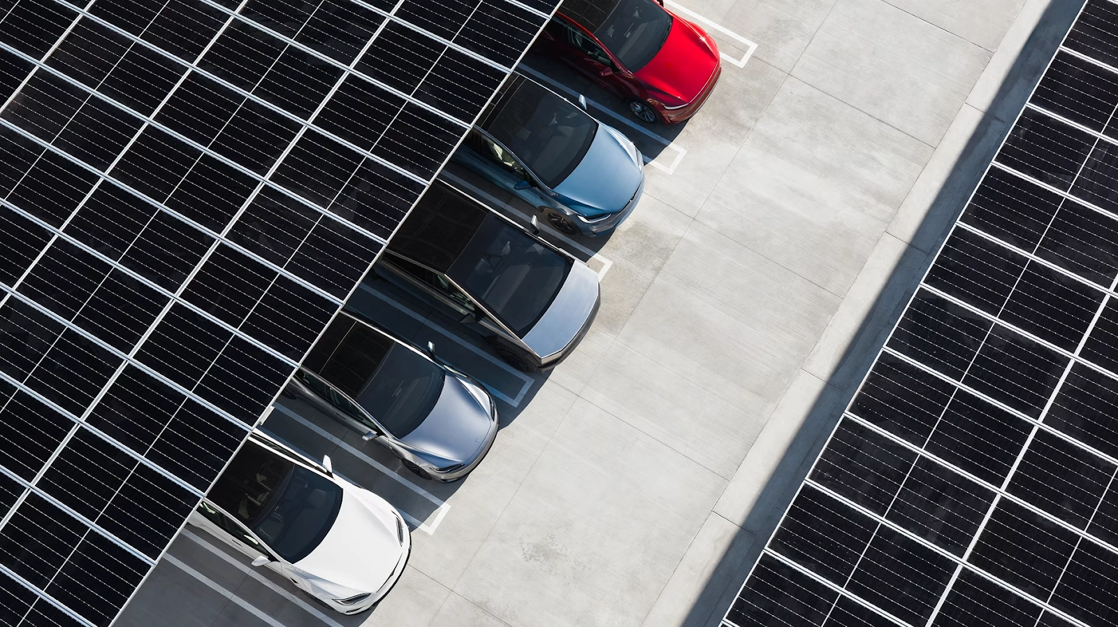 Tesla Opens First Diner Drive-In with Superchargers, Robot Servers, and Retro Design 7 Tesla Opens First Diner Drive-In with Superchargers, Robot Servers, and Retro Design