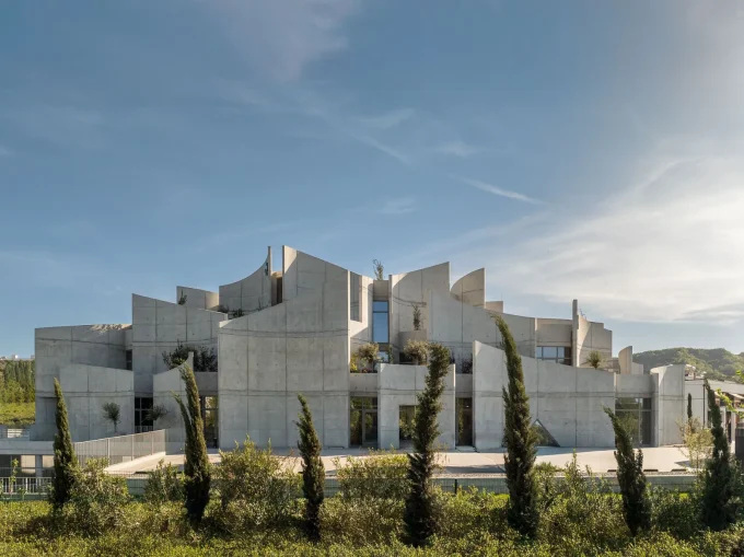 Curved Concrete Vet Hospital in Tirana by Davide Macullo Architects