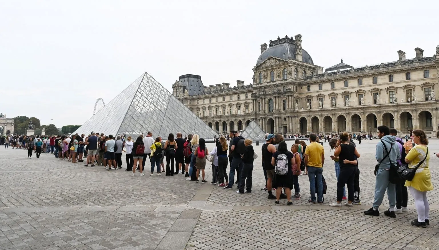 Louvre Launches €270 Million Architecture Competition for New Entrance & Mona Lisa Gallery 5 Louvre Launches €270 Million Architectural Competition for New Entrance & Mona Lisa Gallery