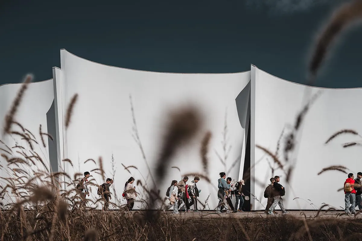 Ideorealm’s Crosslight Wedding Chapel Showcases Fluid Parametric Form 5 Ideorealm’s Crosslight Wedding Chapel Showcases Fluid Parametric Form