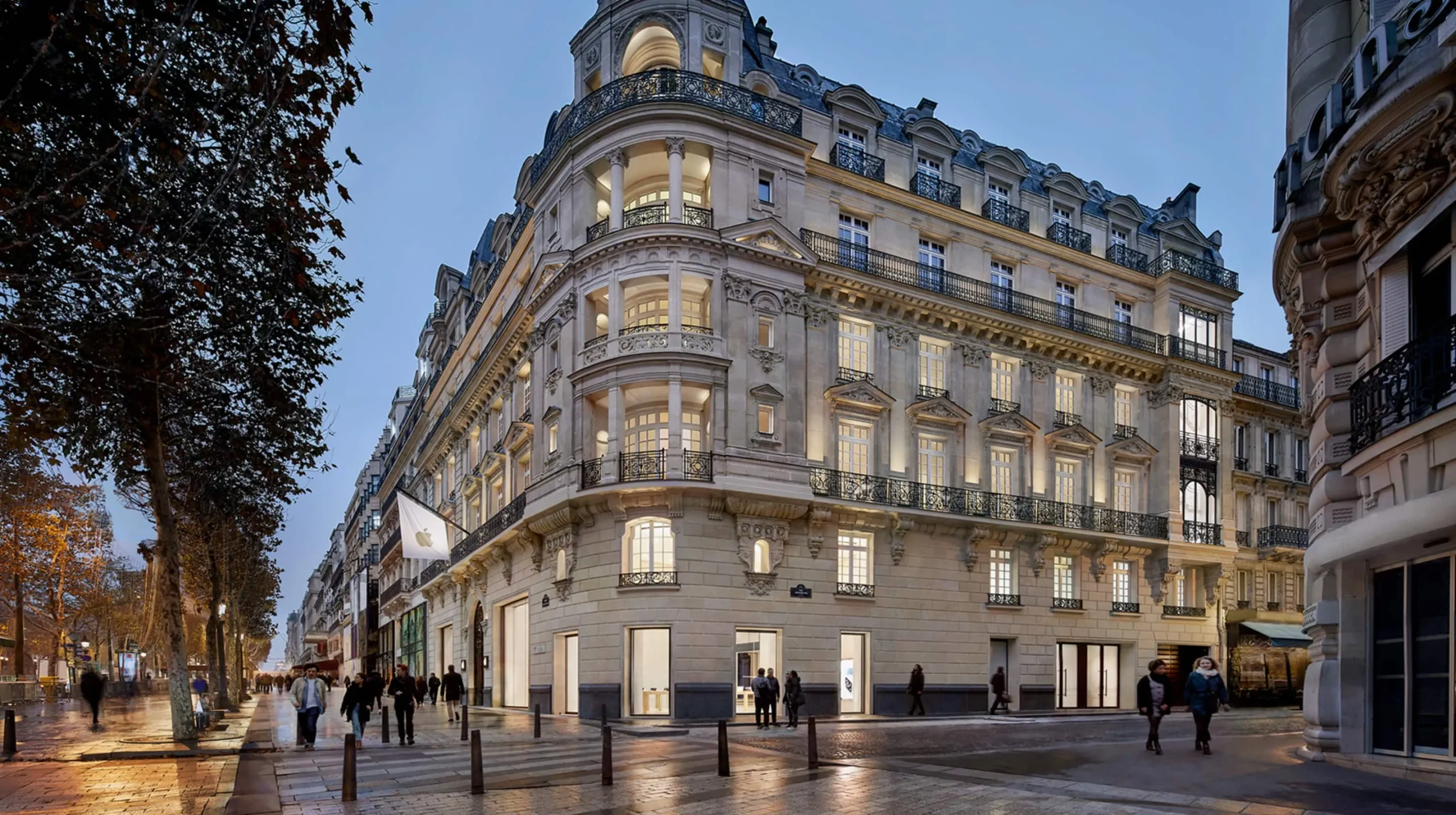 10 Apple Stores with Remarkable Architecture 9 Apple Champs-Élysées