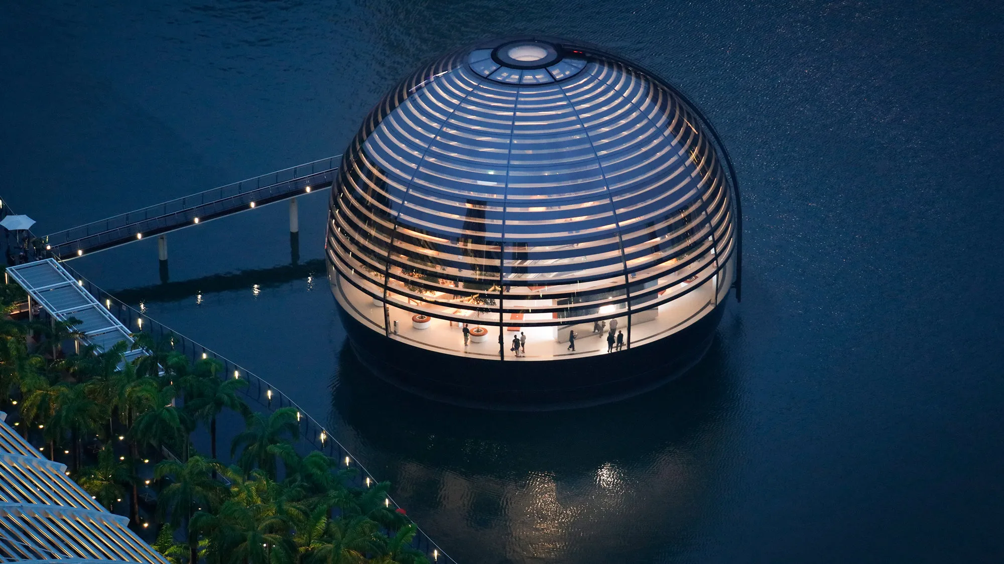 10 Apple Stores with Remarkable Architecture 7 Apple Marina Bay Sands