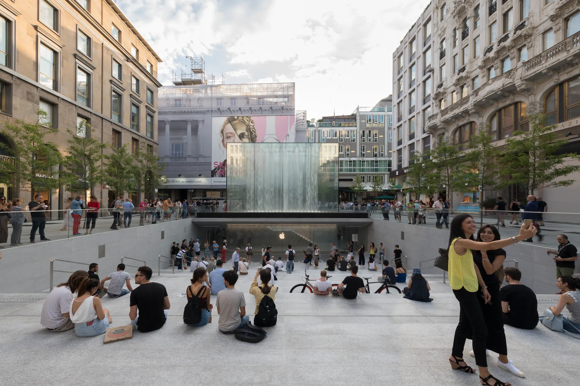 10 Apple Stores with Remarkable Architecture 6 Apple Piazza Liberty