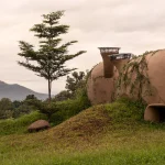 Into the Wild: Earthscape Studio’s Column-Free Mud House in India
