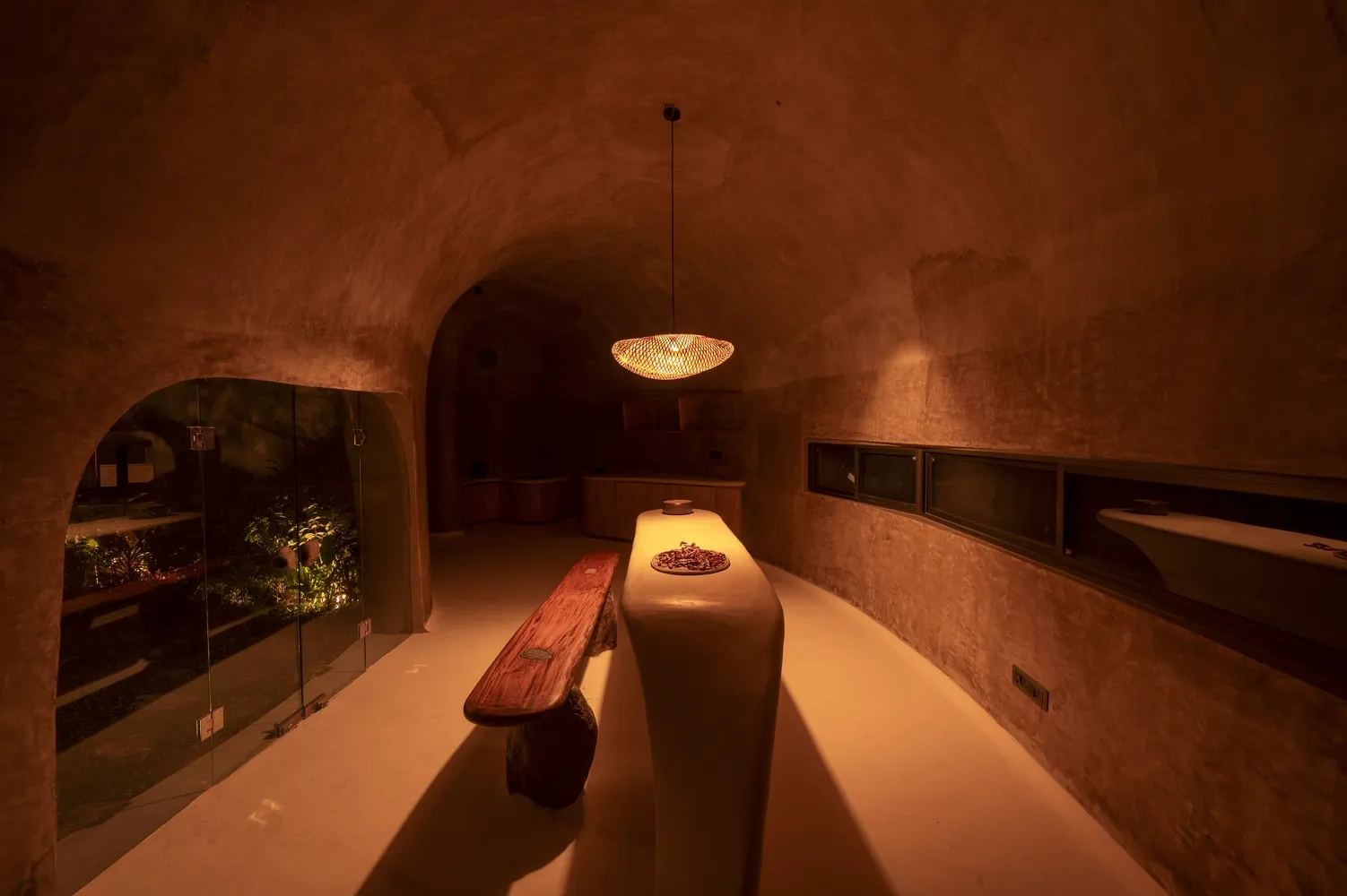 Into the Wild: Earthscape Studio’s Column-Free Mud House in India 5 Into the Wild: Earthscape Studio’s Column-Free Mud House in India