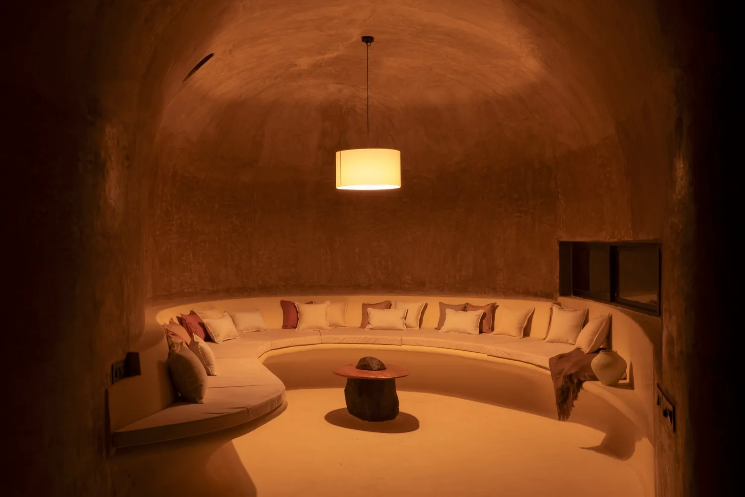 Into the Wild: Earthscape Studio’s Column-Free Mud House in India 7 Into the Wild: Earthscape Studio’s Column-Free Mud House in India