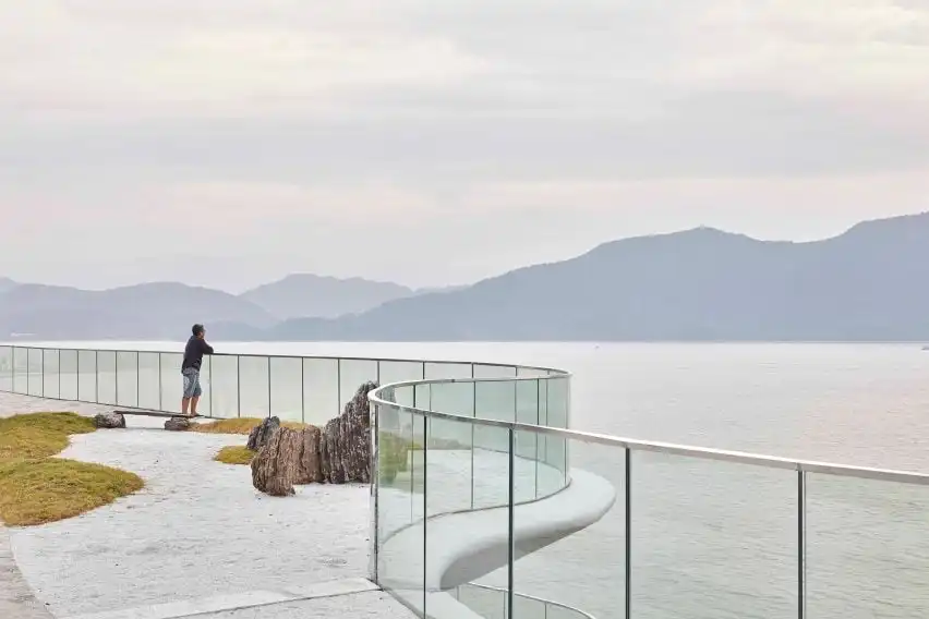 Living the Landscape: Huangshan Mountain Village by MAD Architects 7 The Design Narrative: Mountains, Mist, and Modernism