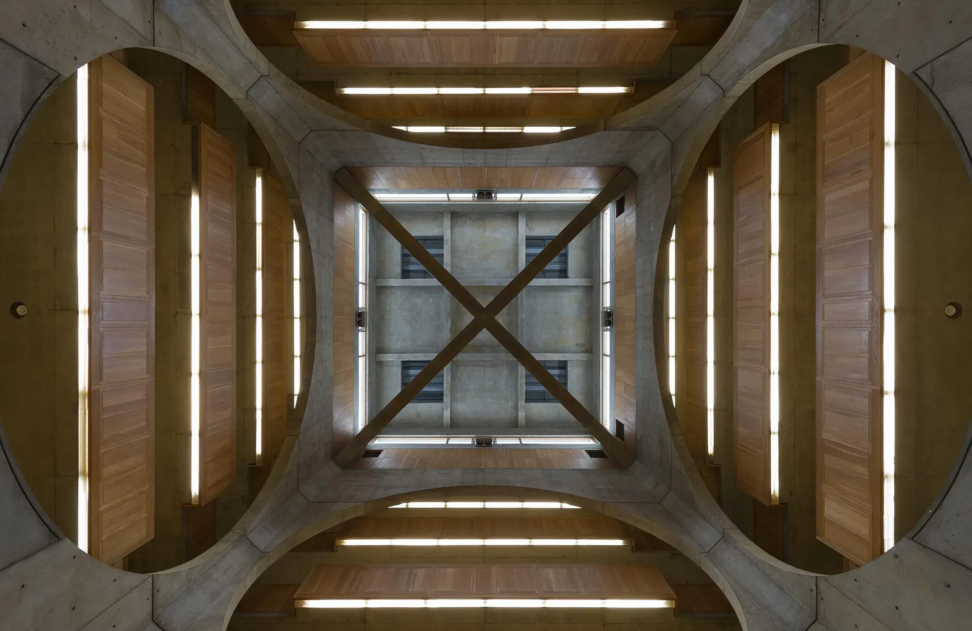 Sculpting Daylight: 10 Buildings Where Light Shapes Space 15 Exeter Library, Louis Kahn, United States