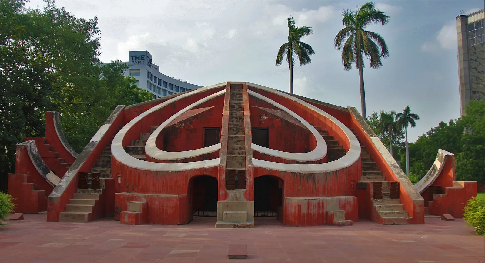 Celestial Architecture: The Best-Designed Spaces to Experience Meteor Showers 7 Delhi’s Jantar Mantar.
