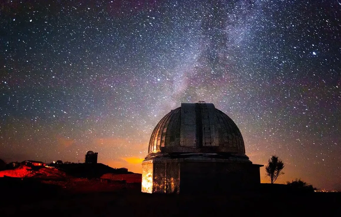 Celestial Architecture: The Best-Designed Spaces to Experience Meteor Showers 17 Indian Astronomical Observatory (IAO), Hanle, Ladakh.