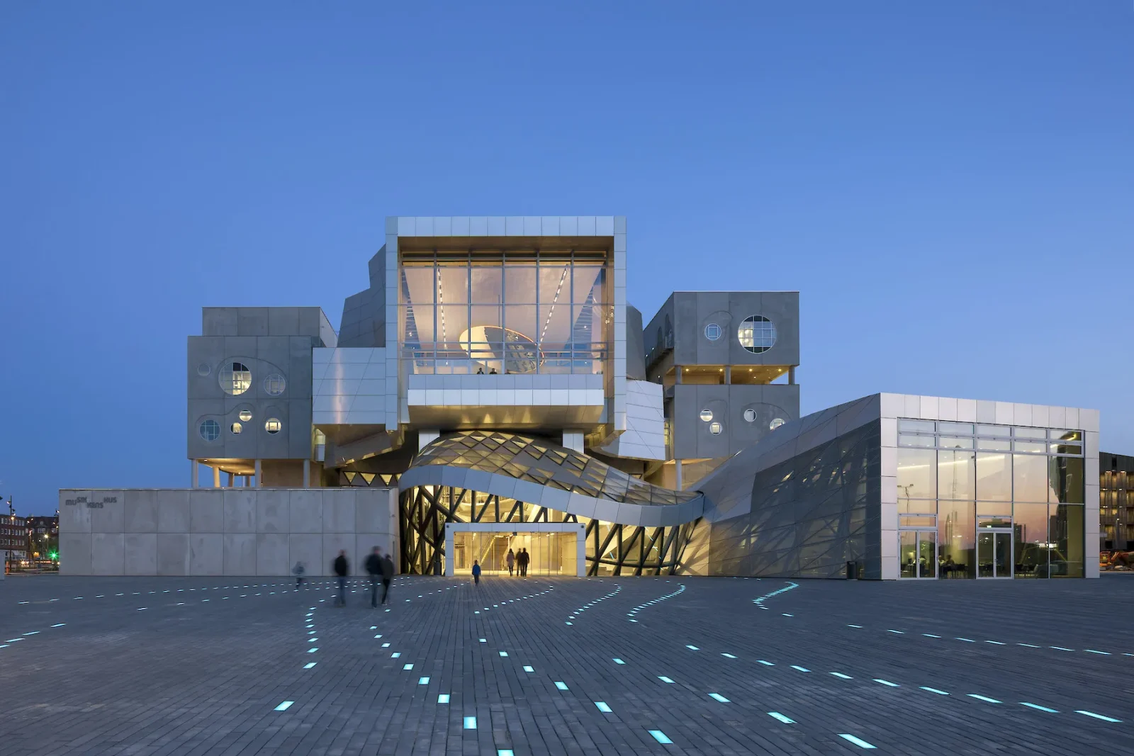 アート・デザイン・音楽 Dutch Architects and Their Houses アート・デザイン・音楽 Dutch Architects and Their Houses The House