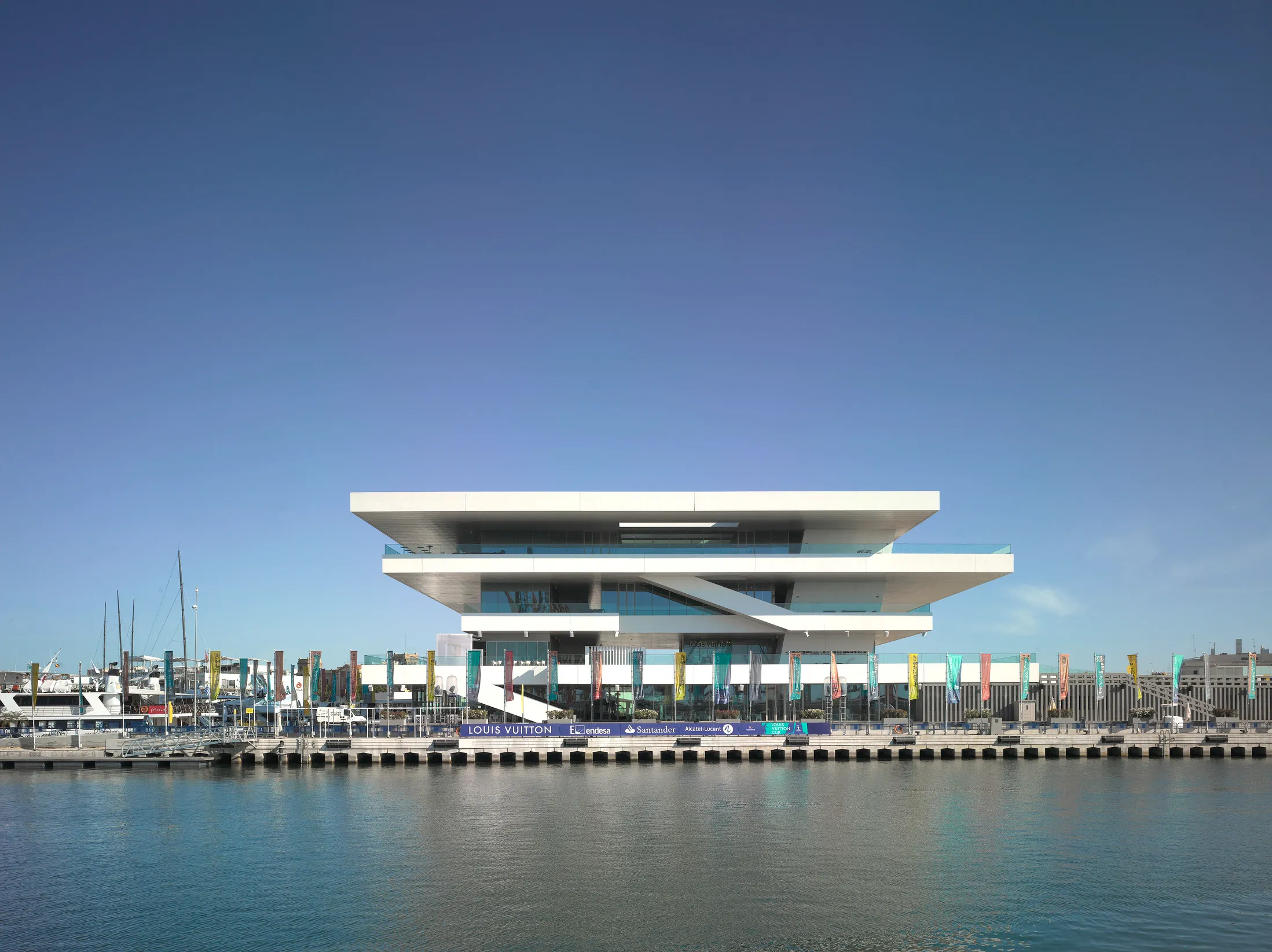 10 Landmark Buildings by David Chipperfield Architects 6 10 Landmark Buildings by David Chipperfield Architects
