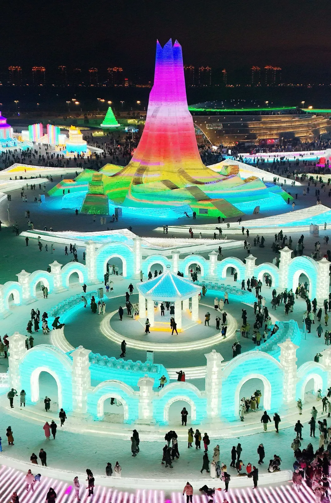 Harbin Ice Festival: World’s Largest Frozen Wonderland That Melts in Two Months 8 Harbin Ice City, the World’s Largest Frozen Wonderland That Melts in Two Months