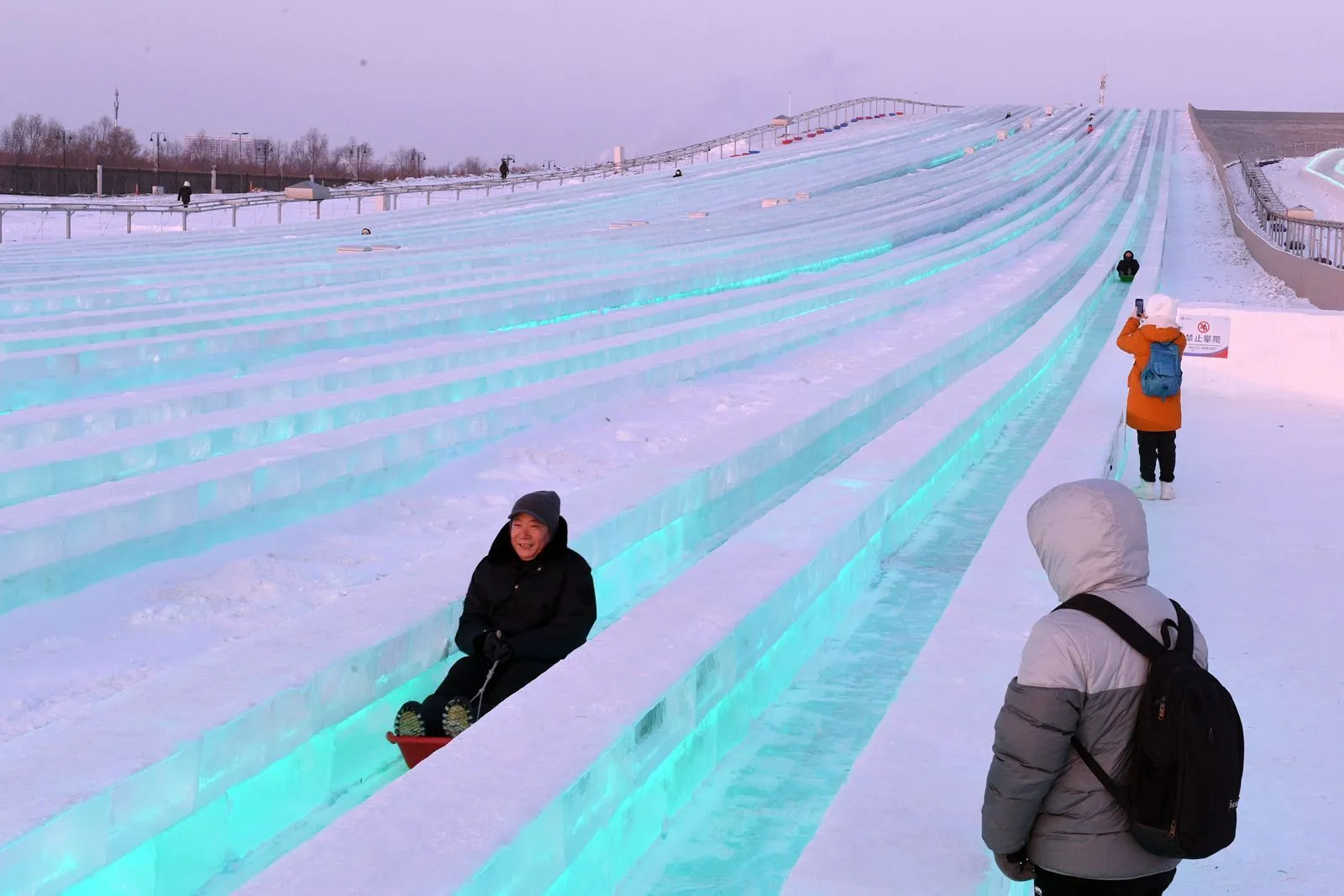 Harbin Ice Festival: World’s Largest Frozen Wonderland That Melts in Two Months 10 Harbin Ice City, the World’s Largest Frozen Wonderland That Melts in Two Months
