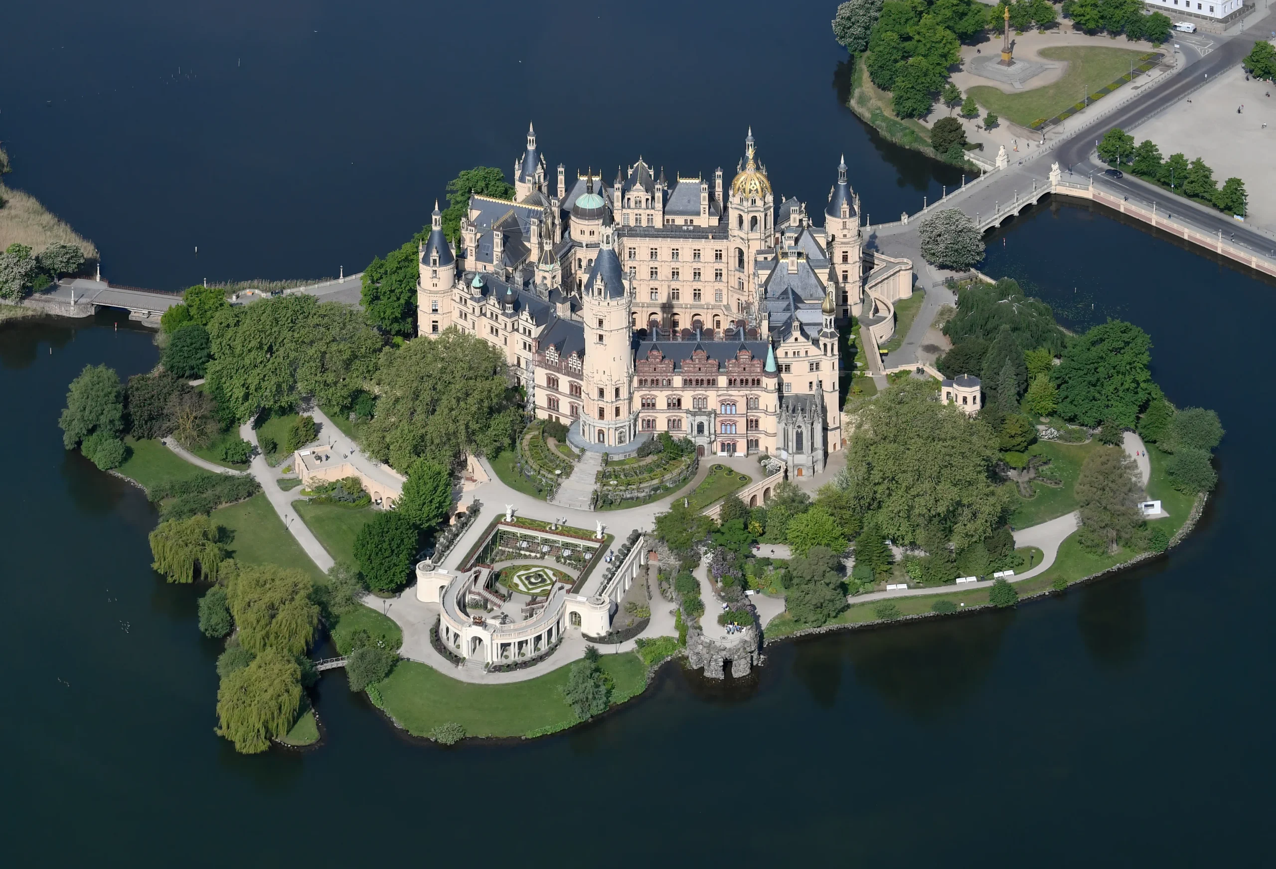 15 Iconic Castles Around the World 31 15 Iconic Castles Around the World