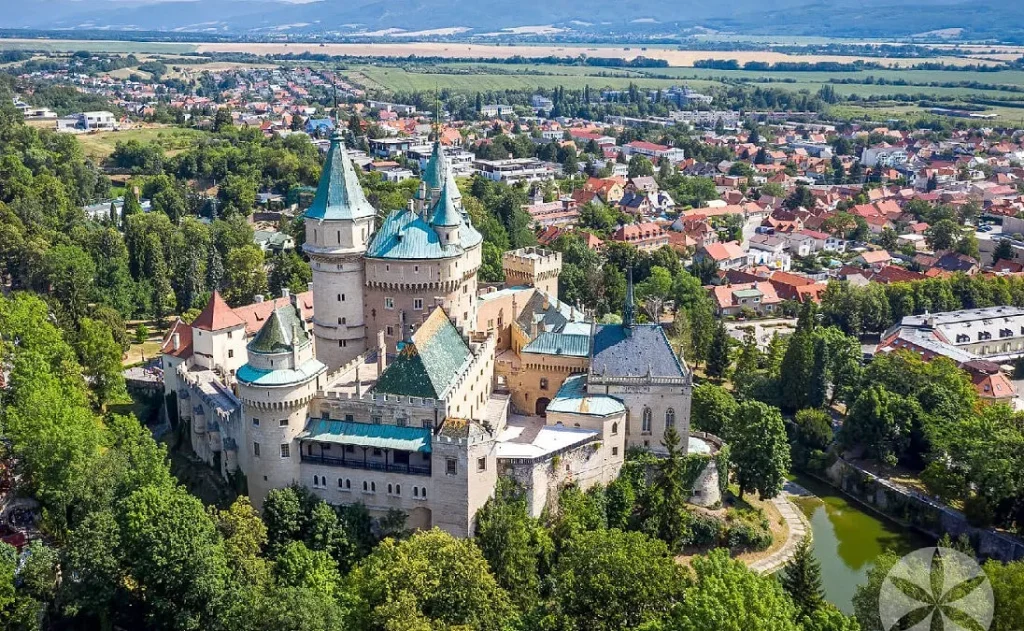 15 Iconic Castles Around the World 21 15 Iconic Castles Around the World