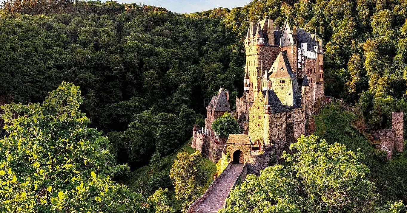 15 Iconic Castles Around the World