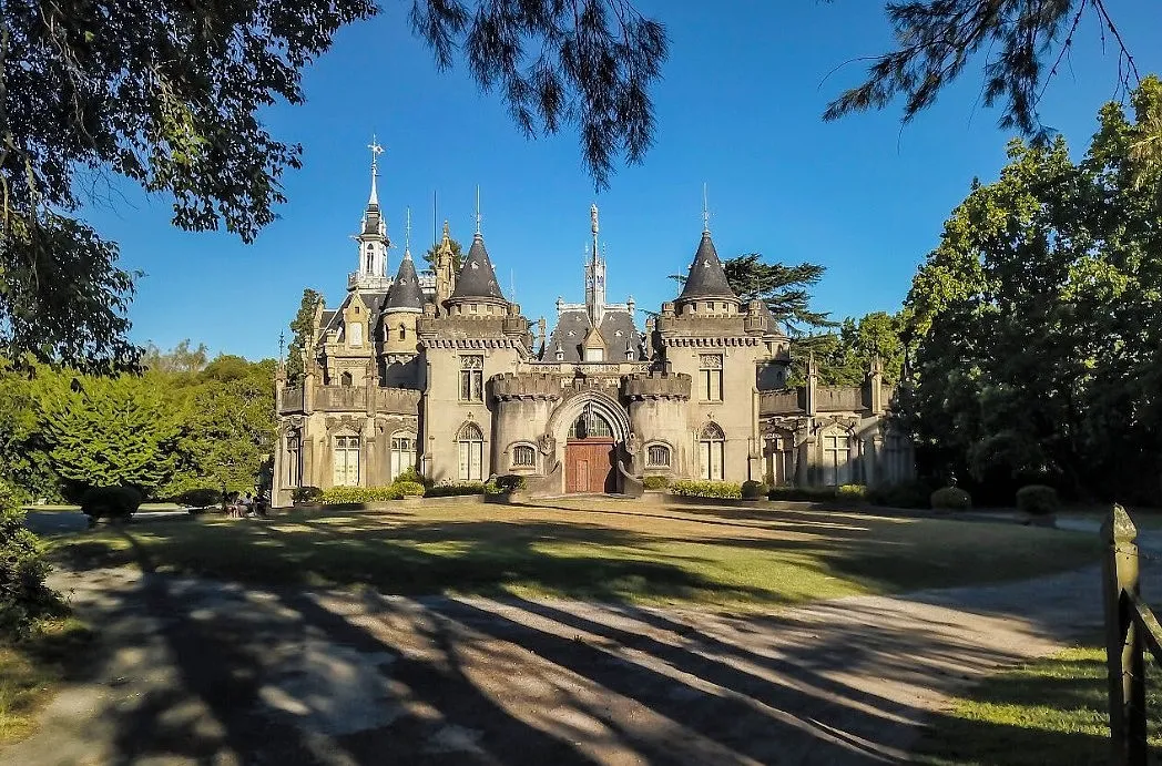 15 Iconic Castles Around the World 15 15 Iconic Castles Around the World