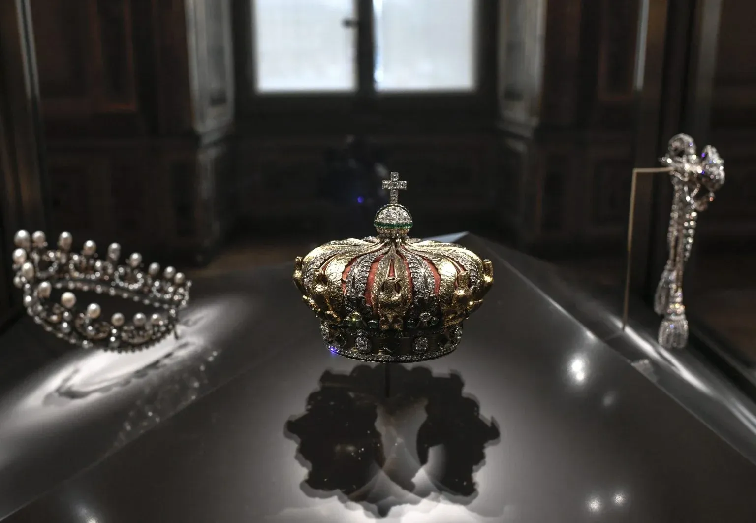Louvre Museum Heist Marks a New Security Crisis for Paris’s Architectural Landmark 8 Jewelry Heist at the Louvre Museum in Paris