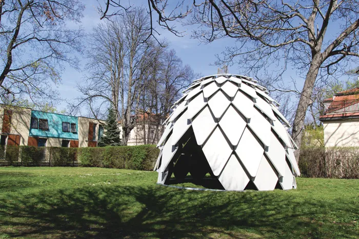 10 Innovative Mobile Architecture Projects That Pack Up and Move Anywhere 14 mobile architecture, mobile homes