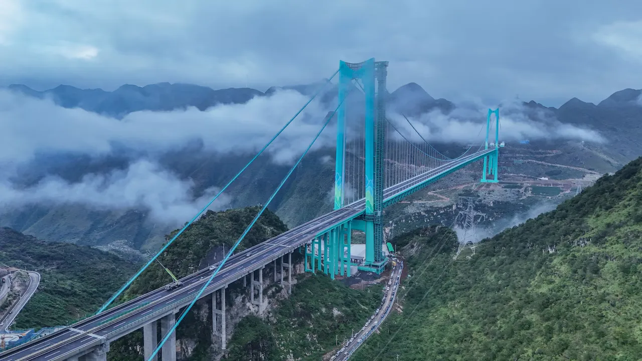 World’s tallest Bridge Opens in China: Huajiang Grand Canyon Bridge
