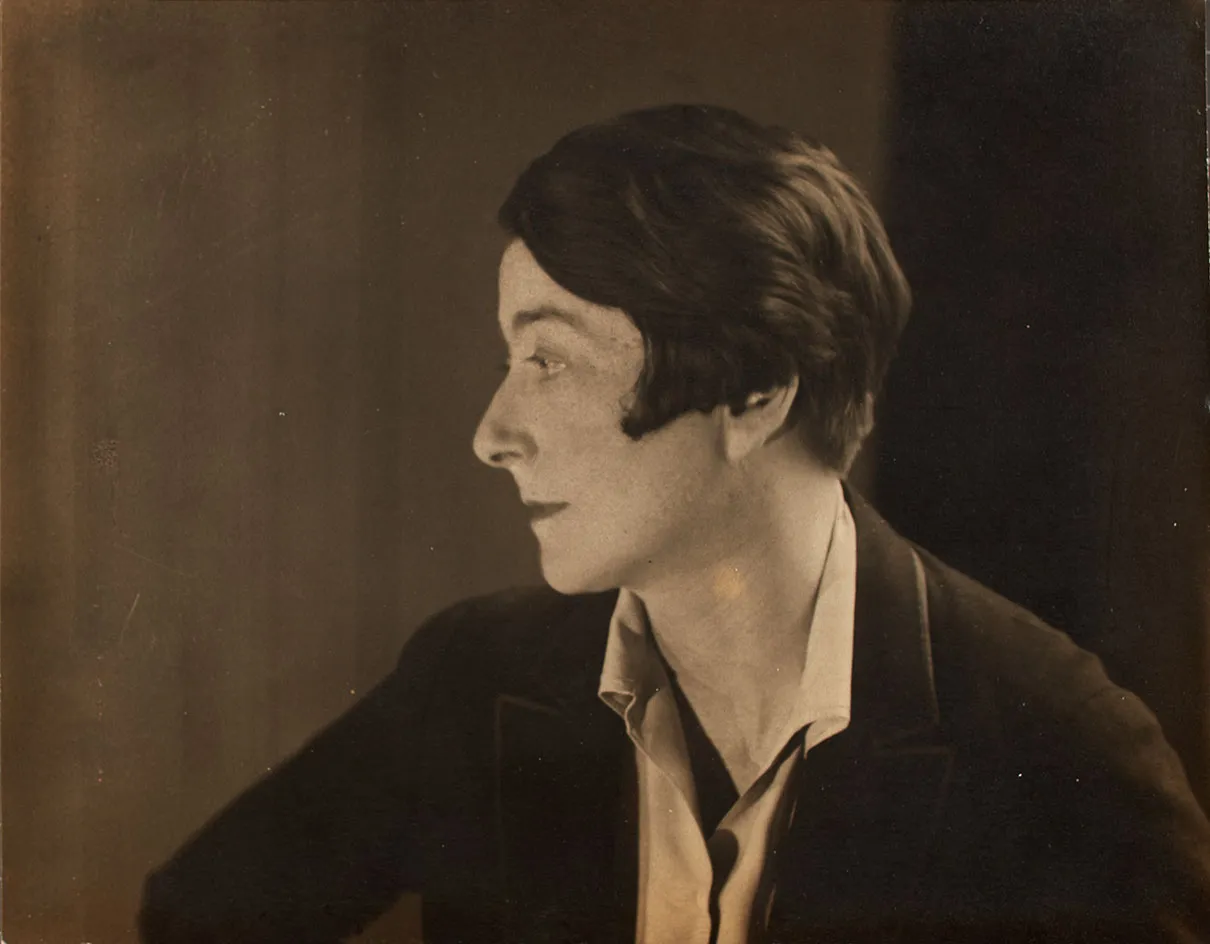 10 Famous Architects Who Didn’t Have an Architecture Degree 33 Eileen Gray