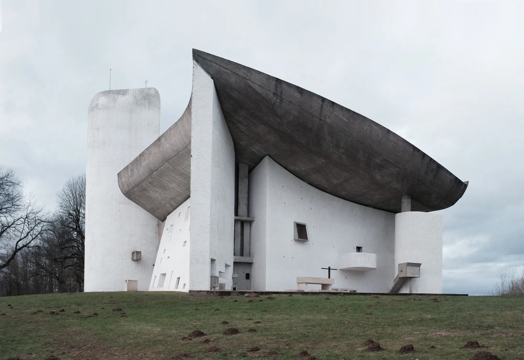 10 Famous Architects Who Didn’t Have an Architecture Degree 20 Ronchamp Chapel by Le Corbusier
