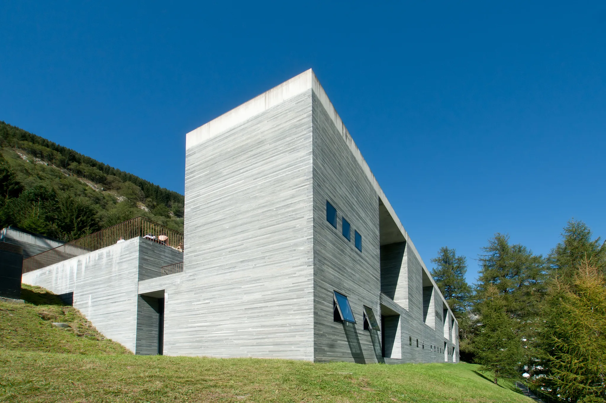 10 Famous Architects Who Didn’t Have an Architecture Degree 30 Therme Vals by Peter Zumthor