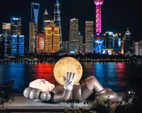 KAWS’s 32-Meter Companion Raises a Glowing Moon in Abu Dhabi