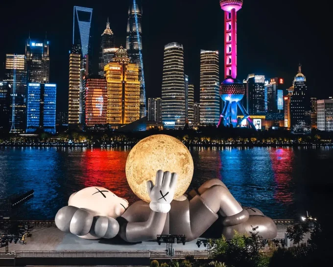 KAWS’s 32-Meter Companion Raises a Glowing Moon in Abu Dhabi