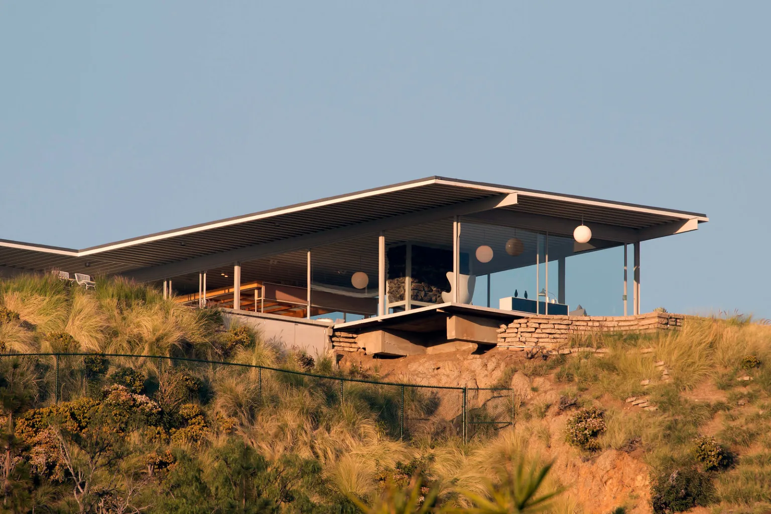 Stahl House Hits the Market for the First Time in 65 Years at $25 Million 5 Stahl House