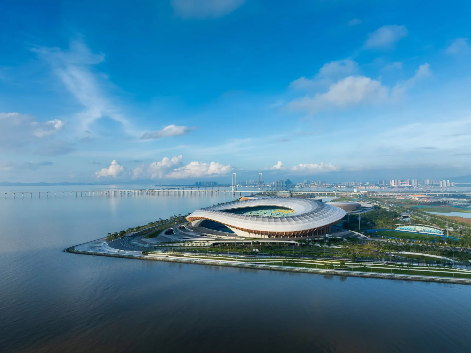 ZHA's Greater Bay Area Sports Center Opens in Guangzhou
