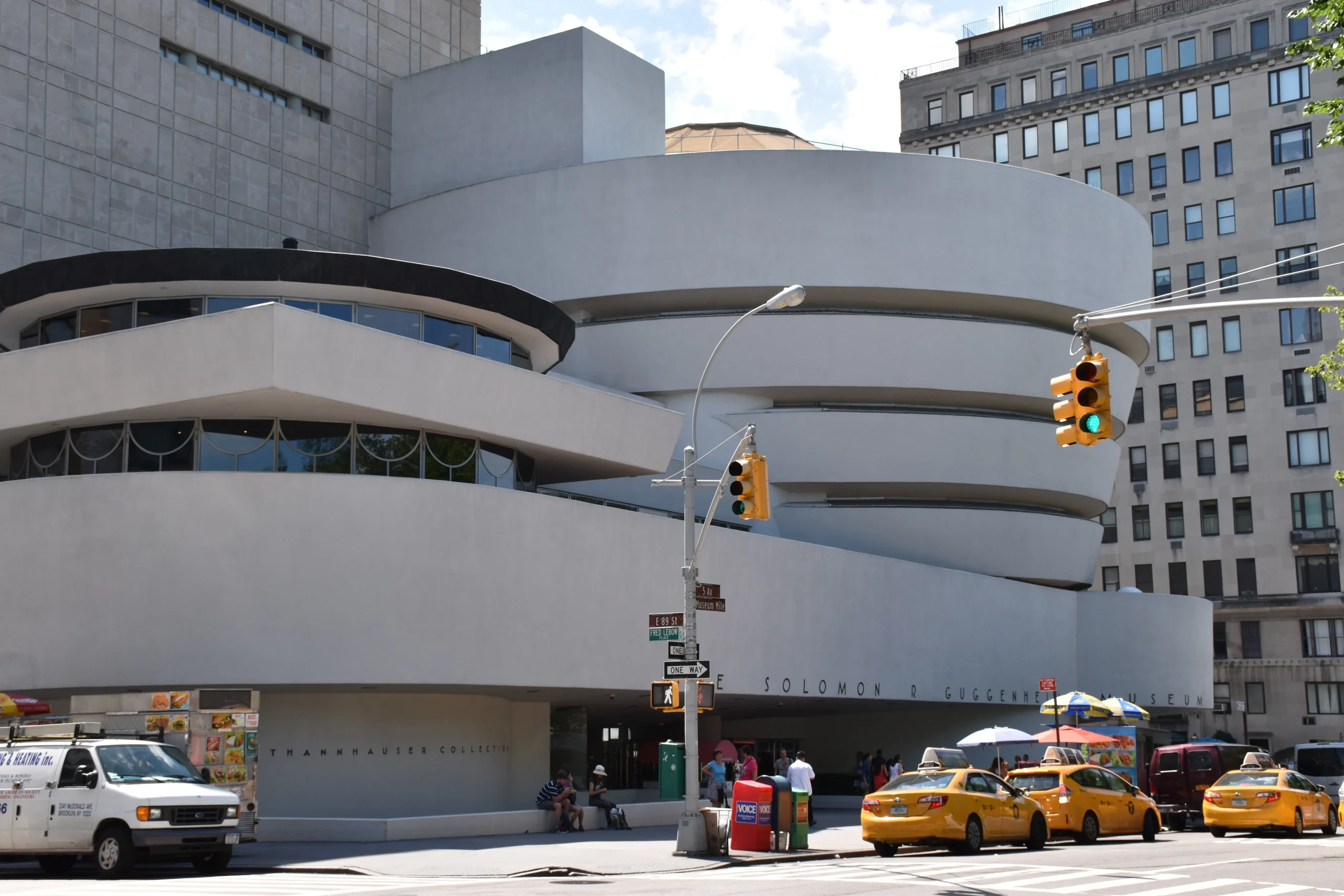Iconic Buildings of Modern Architecture