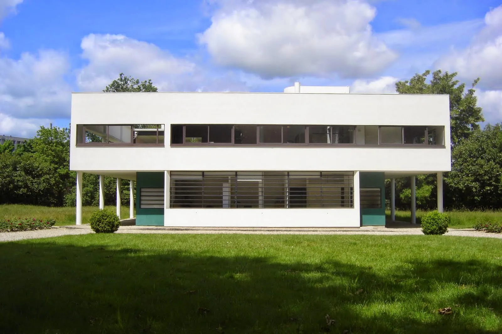 Iconic Buildings of Modern Architecture