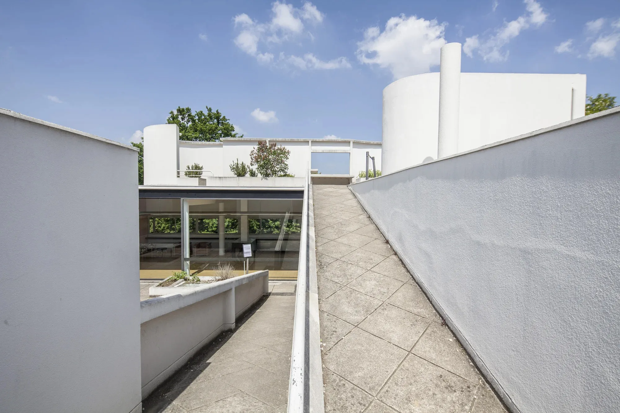 Iconic Buildings of Modern Architecture
