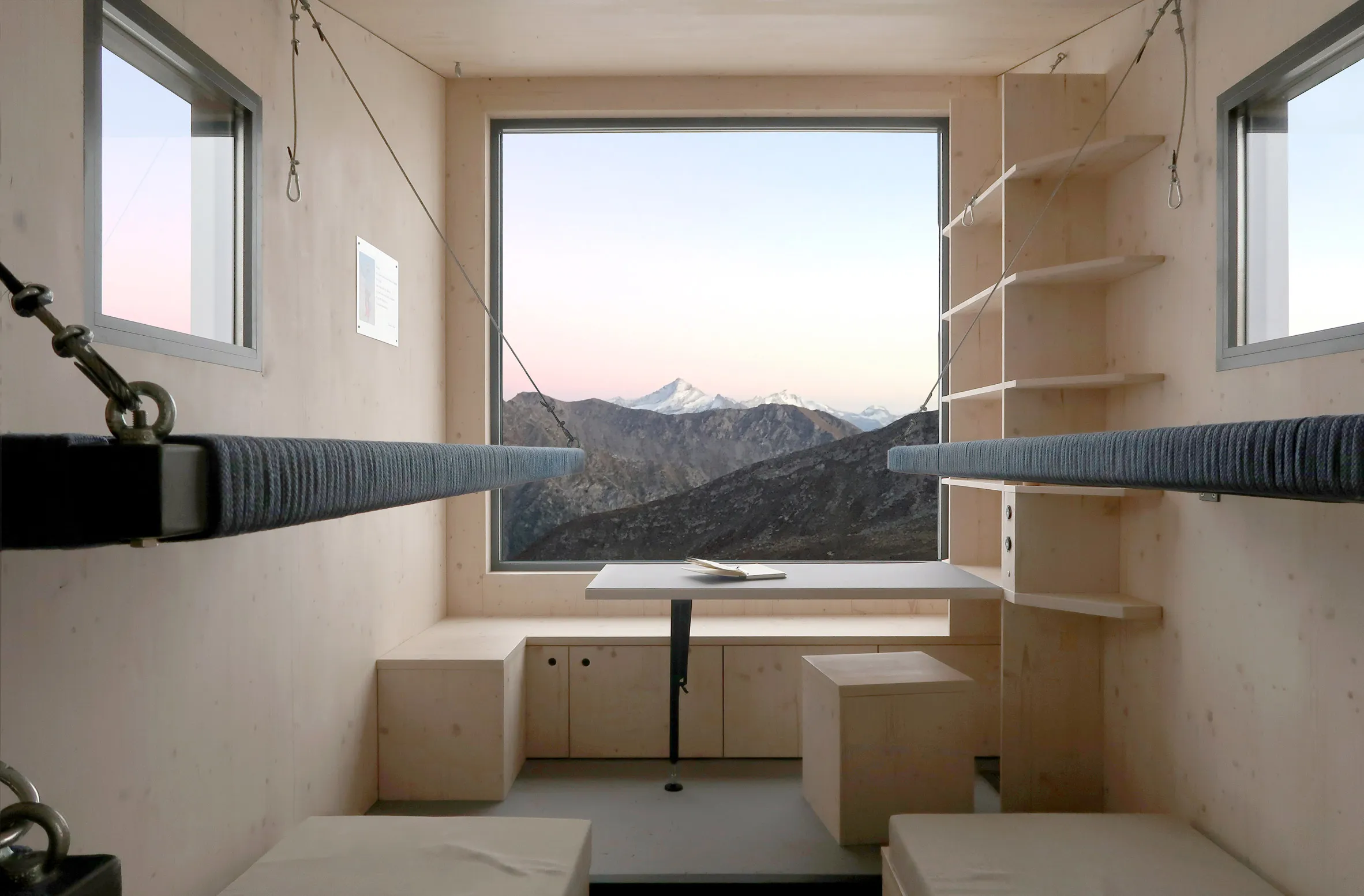 10 Breathtaking Cliff Houses That Push Design Boundaries 19 Cliff Houses