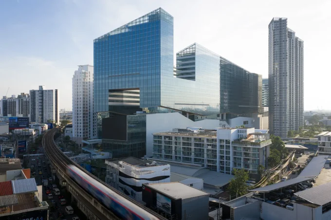 Snohetta Unveils 'Thailand's Largest Elevated Lawn' at Cloud 11 Creative hub