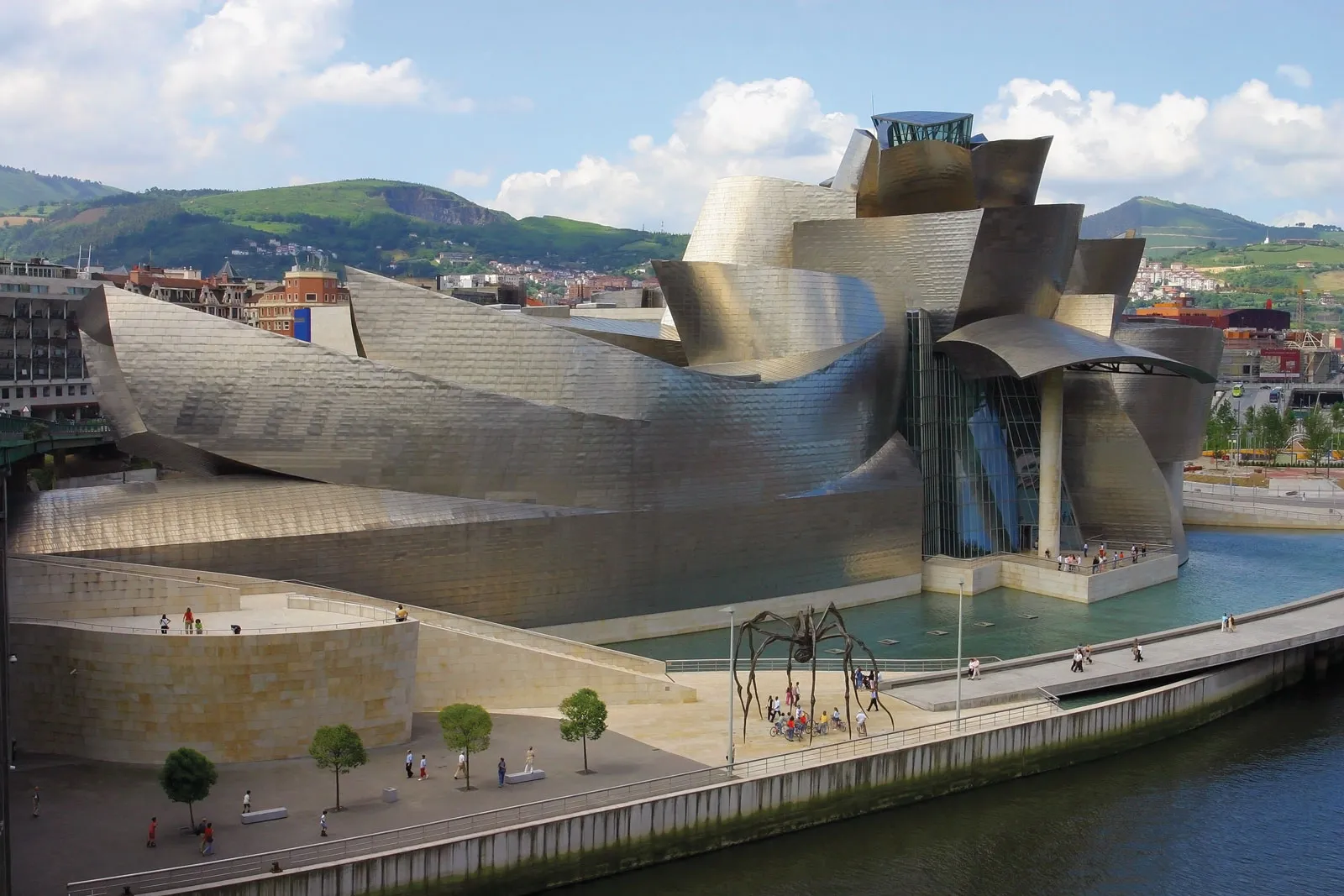 Farewell to Frank Gehry: A Tribute Through 5 Masterworks of Deconstructivist Architecture 6 Frank Gehry, 5 Masterworks of Deconstructivist Architecture