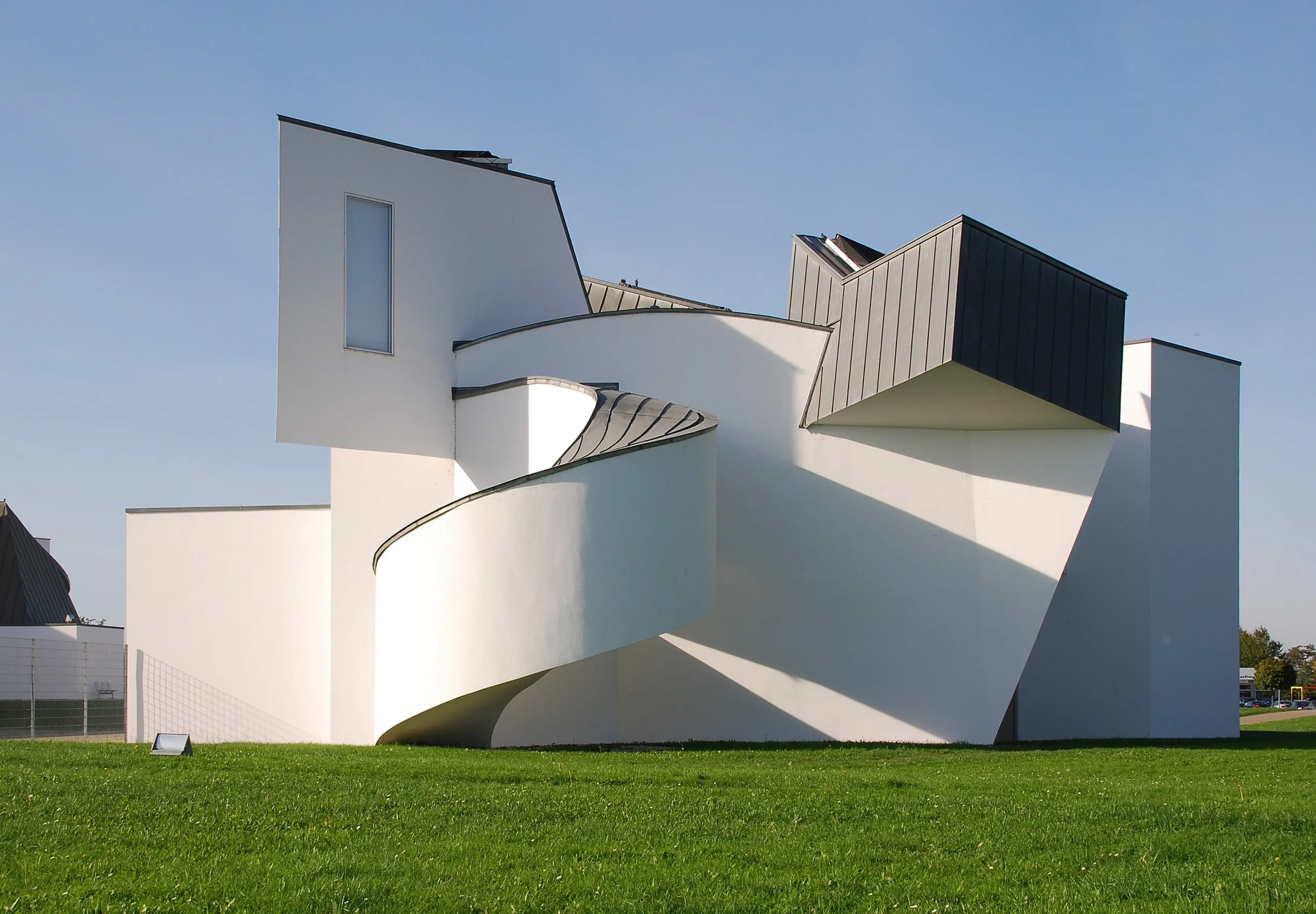 Farewell to Frank Gehry: A Tribute Through 5 Masterworks of
