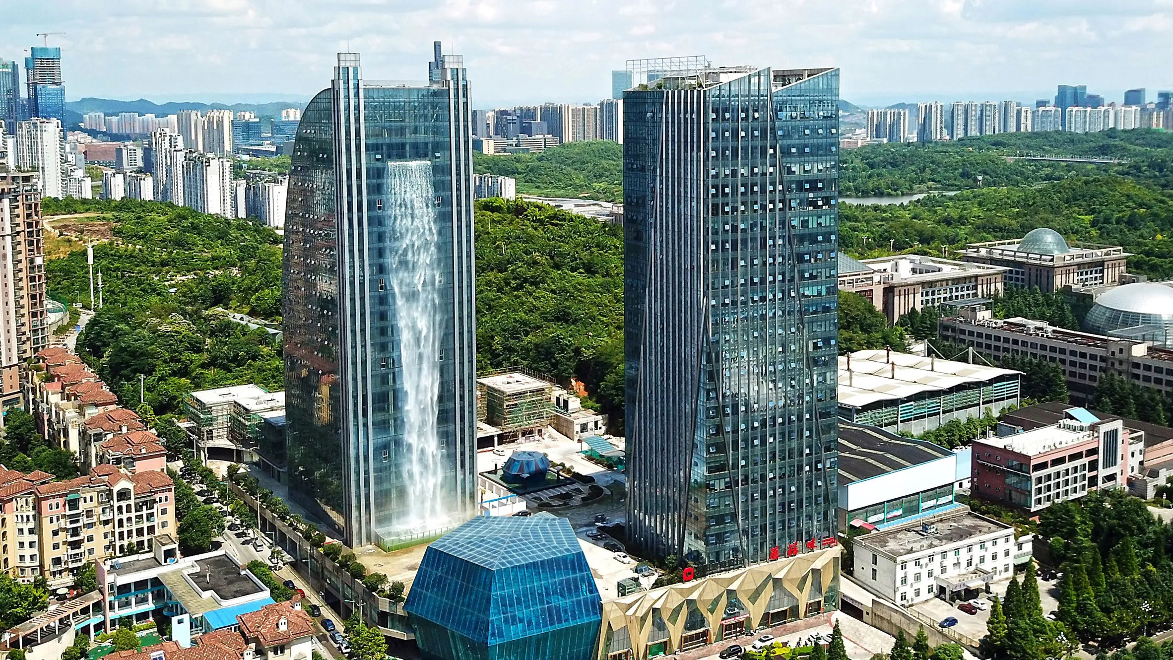 Liebian International Building, 121-meter Skyscraper, 108-Meter Artificial Waterfall