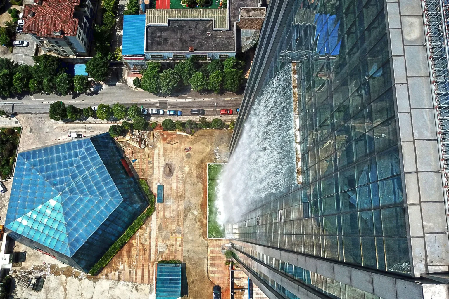Liebian International Building, 121-meter Skyscraper, 108-Meter Artificial Waterfall