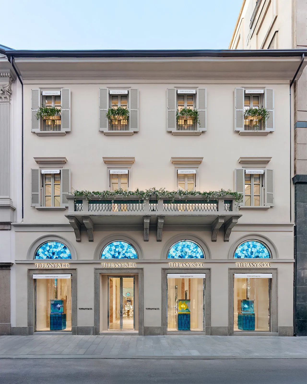  Tiffany & Co. Montenapoleone (Milan, Italy), designed by Peter Marino Architect with architectural elements by Hugh Dutton (glass staircase).