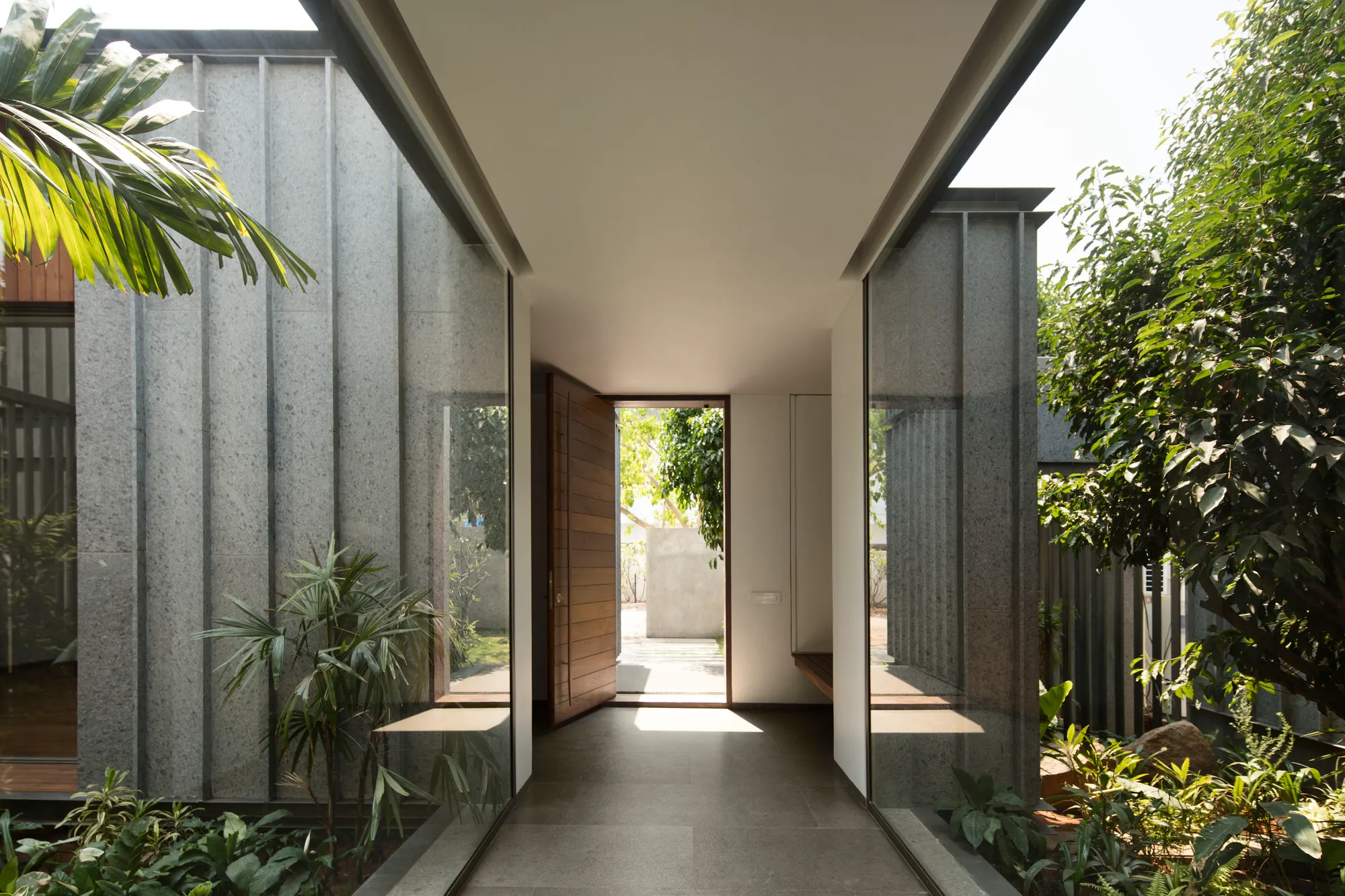10 Breathtaking Cliff Houses That Push Design Boundaries 22 Cliff Houses