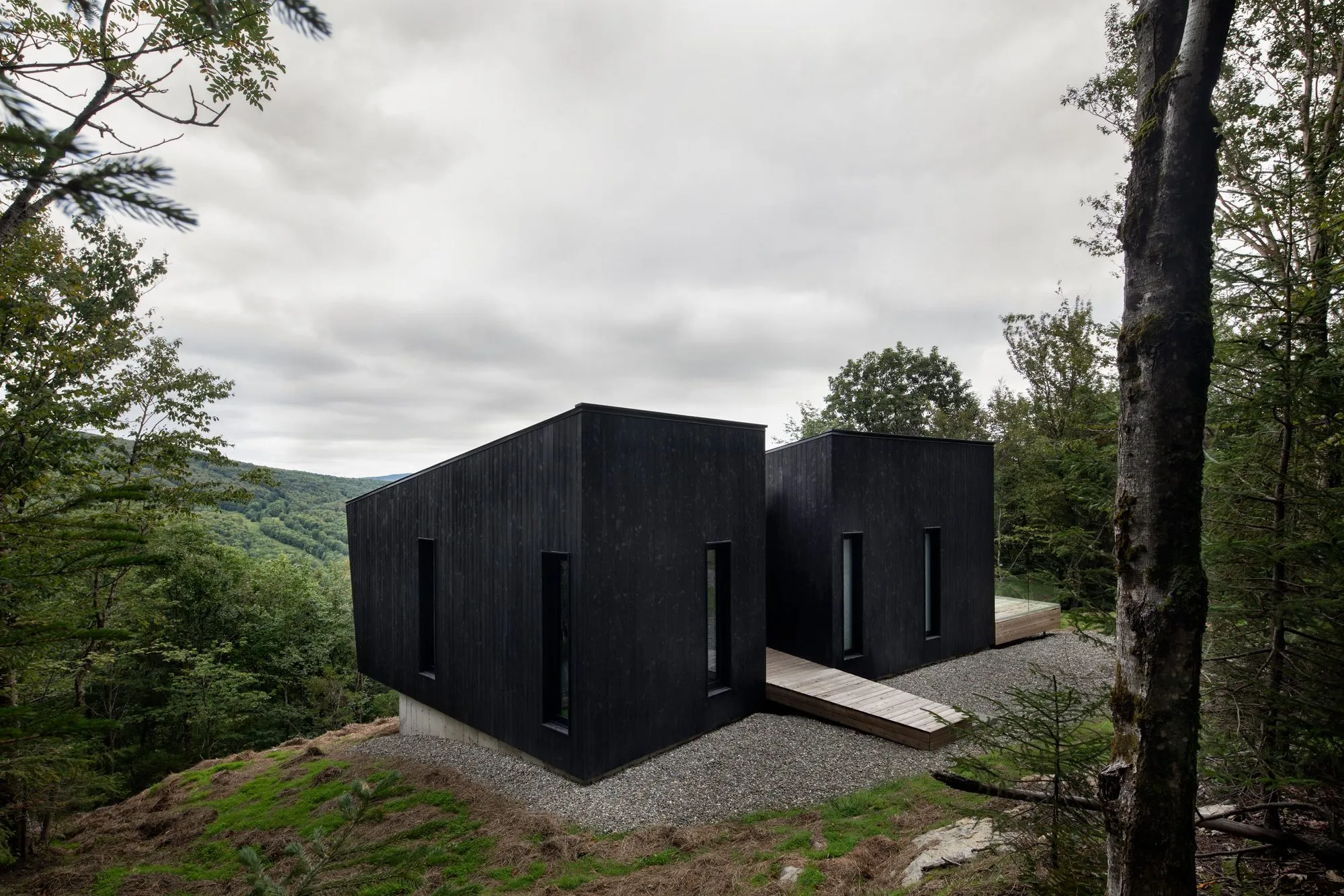 10 Breathtaking Cliff Houses That Push Design Boundaries 5 Cliff Houses