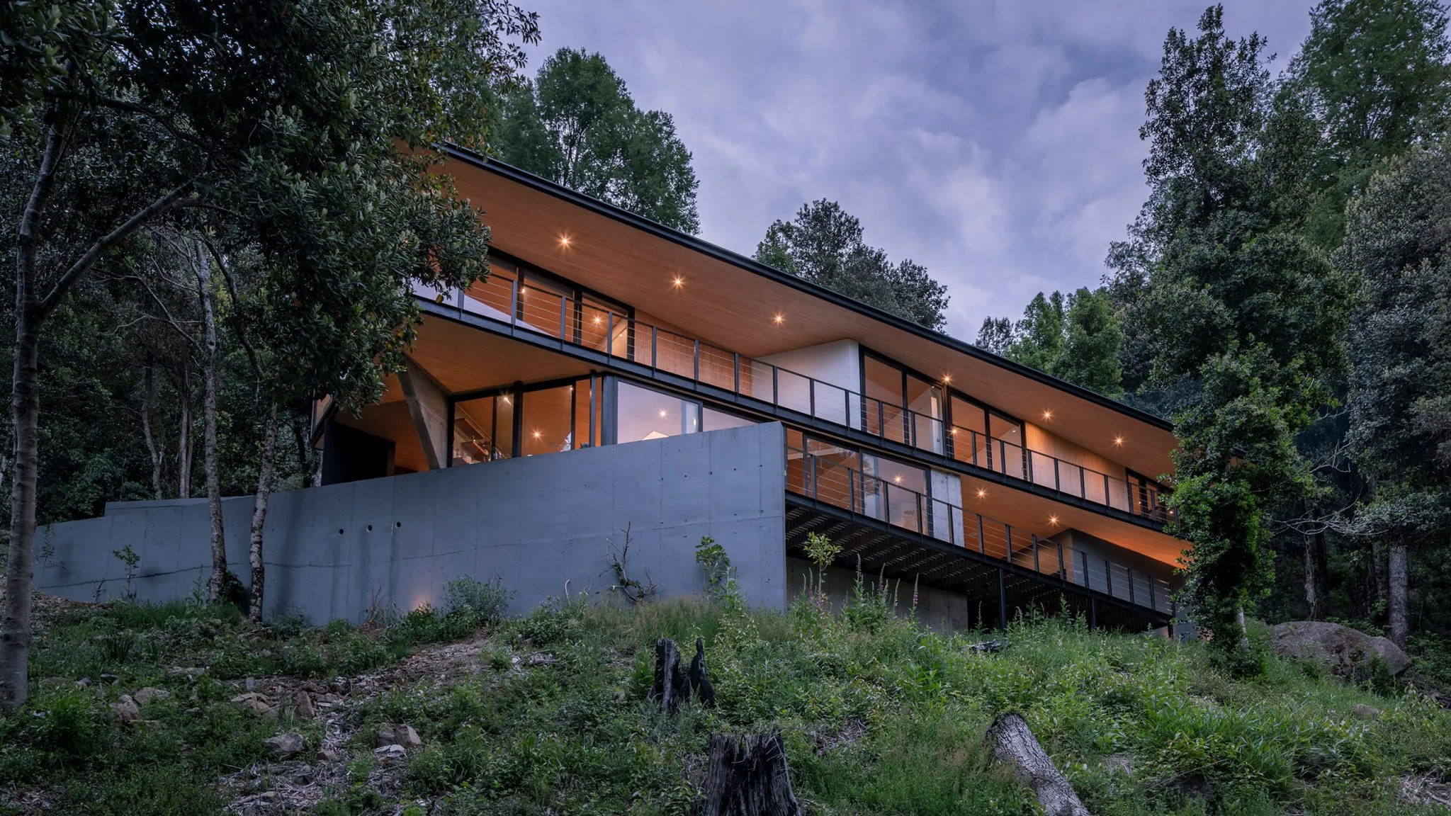 10 Breathtaking Cliff Houses That Push Design Boundaries 23 Cliff Houses